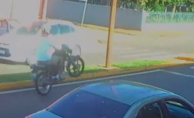 Imagens Fortes Condutor Empina Moto E Atropela Idosa No Pr