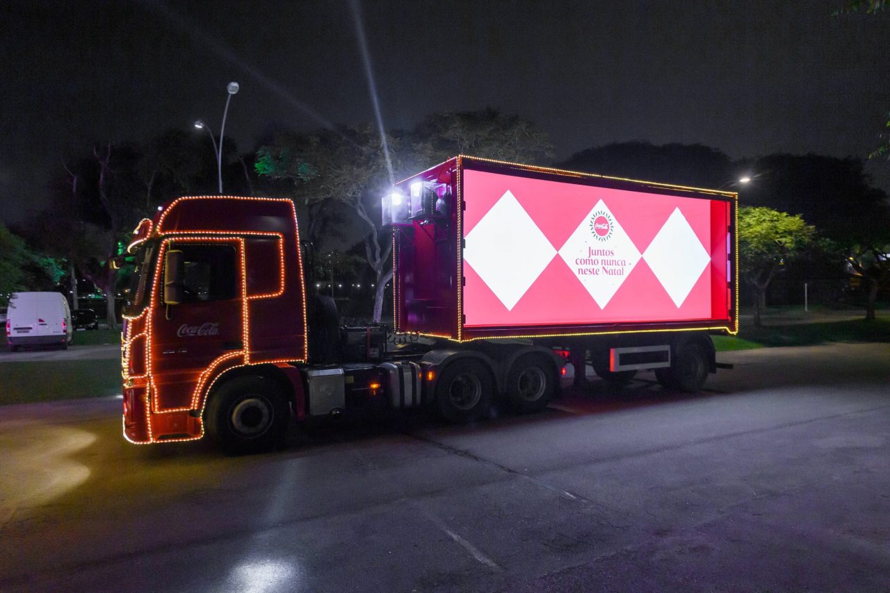 Caravana Iluminada De Natal Da Coca Cola Passa Nesta Quarta Feira Por