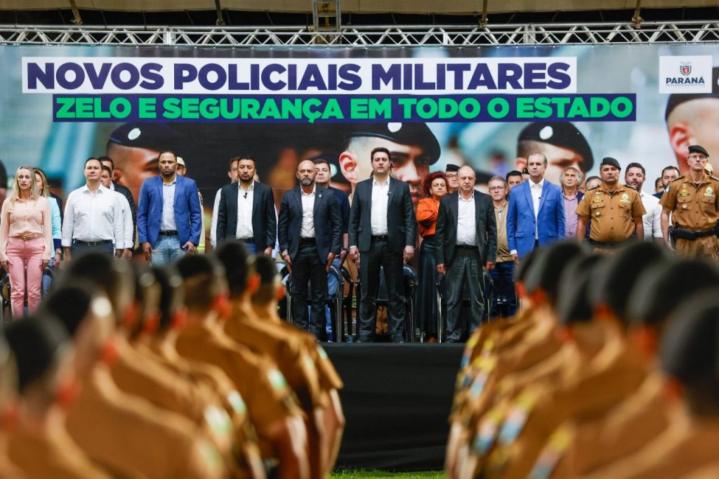 Pol Cia Militar Forma Novos Soldados Para Refor Ar Seguran A Na