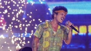 Bruno Mars Faz Anos E Festeja Em Sp Parab Ns Pra Voc Em Portugu S