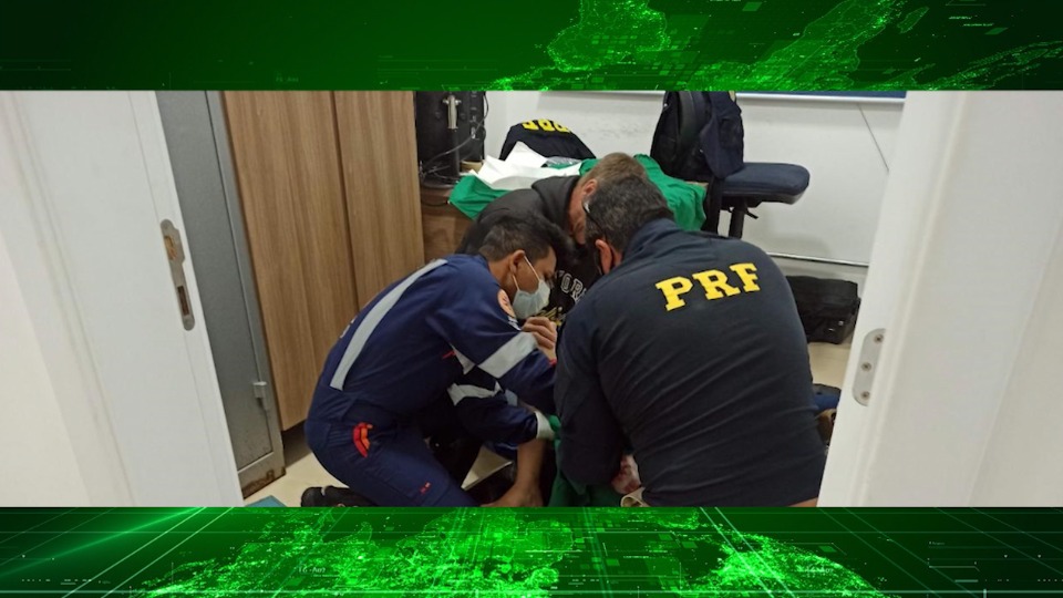 PR: Agentes da PRF contam como foi parto de bebê que nasceu na BR-277
