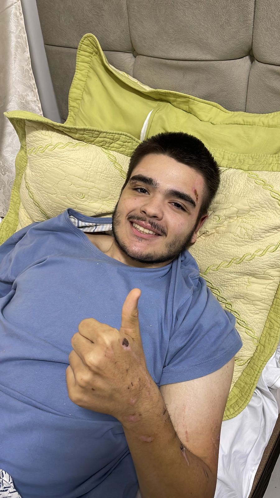 Ciclista atropelado deixa hospital; 'médicos dizem que ele é um milagre', relata a mãe