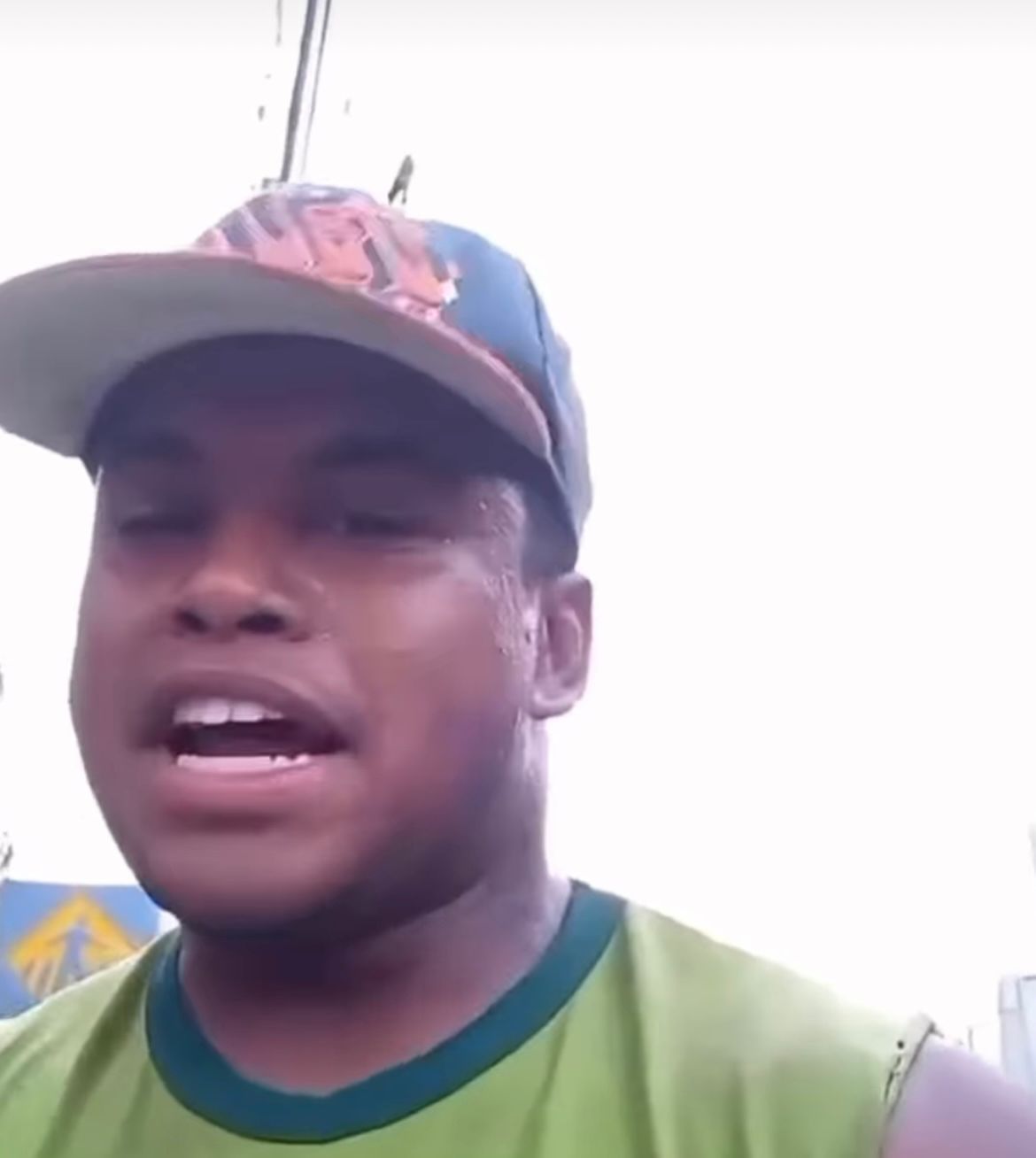 Coletor de lixo se machuca com agulha e colega faz vídeo pedindo apoio