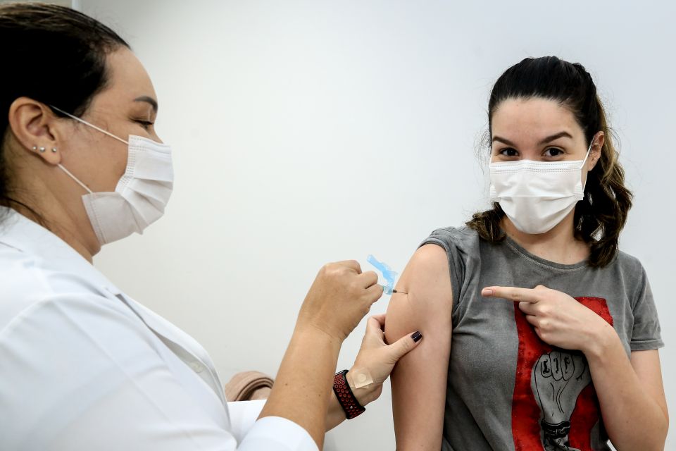 Covid: Maringá vacina pessoas com 18 anos ou mais nesta quinta-feira