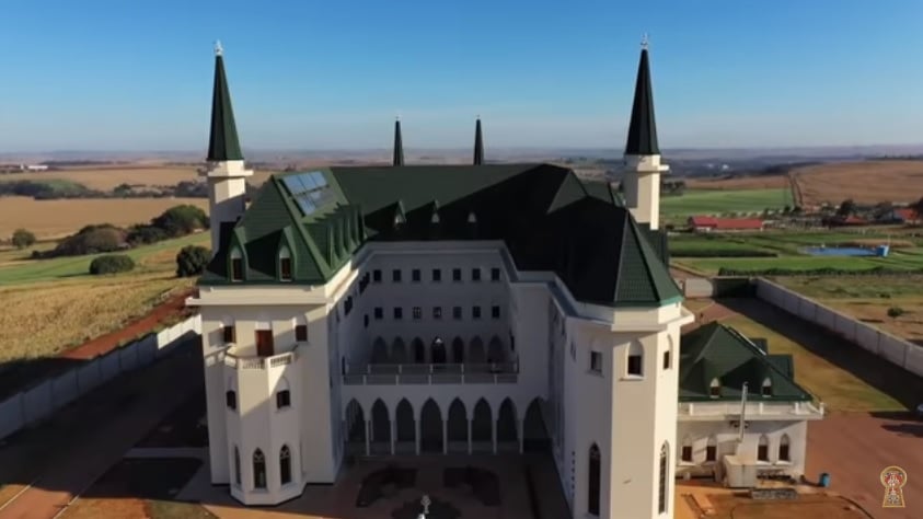 Vídeo mostra tour pelo 'castelo' dos Arautos do Evangelho de Maringá