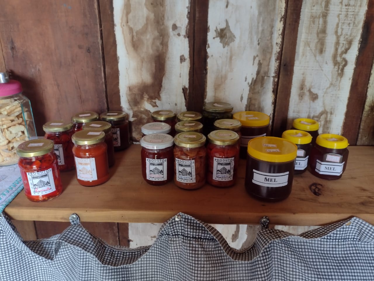 Família de Maringá faz sucesso com barraca sem atendente em sítio