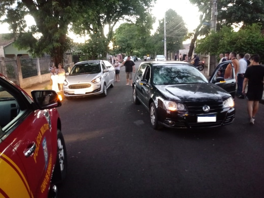 Condutor fica ferido ao descer do carro e ser atropelado em Maringá