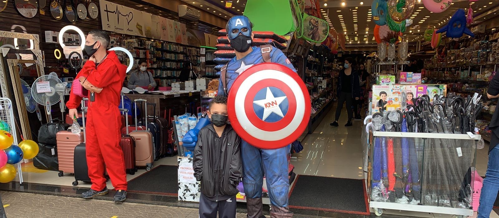 Lojas de Maringá movimentadas para as compras dos presentes de Dia das Crianças