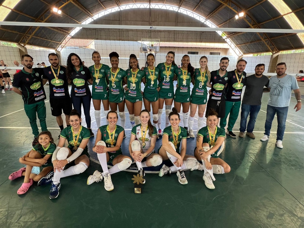 Equipe de vôlei feminino de Apucarana estreia na Liga de Maringá