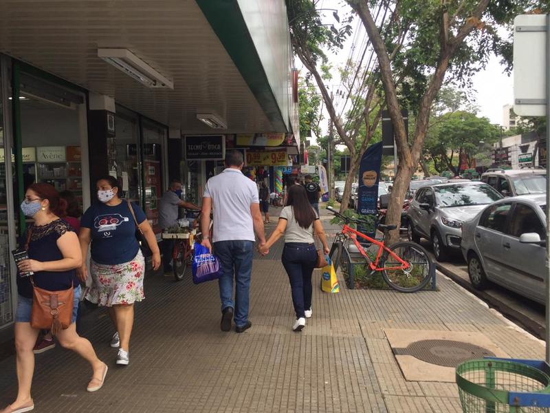 Comércio de Maringá amplia horário a partir desta segunda-feira