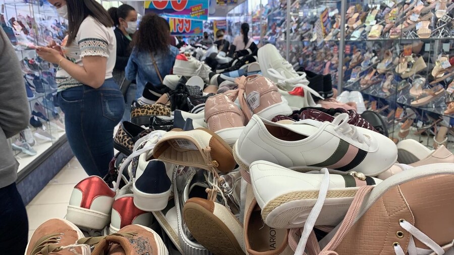 Comércio de Maringá adota horário especial de Natal a partir desta quinta; veja programação completa