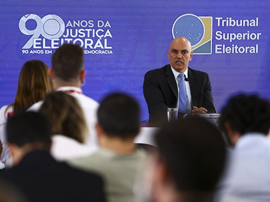Moraes diz que 99,9% dos eleitores entregaram o celular ao mesário