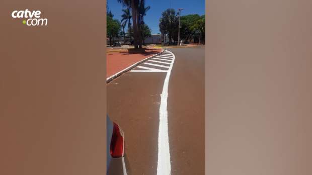 Pintura de faixas de sinalização viraliza no Paraná