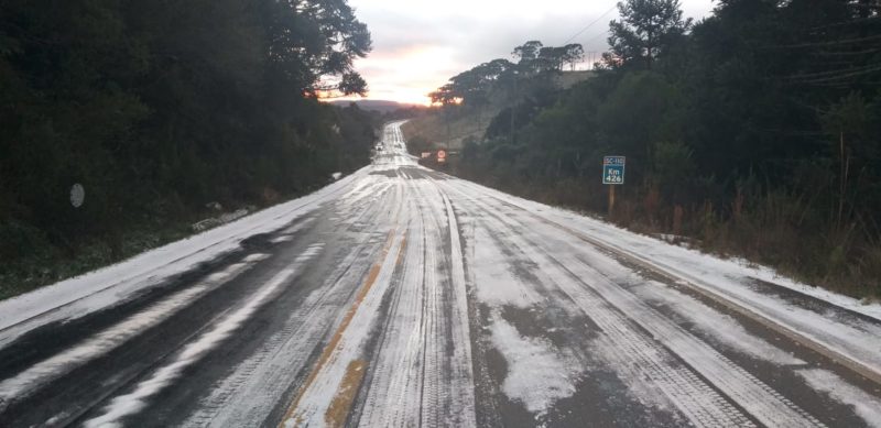 Gelo nas pistas de Santa Catarina