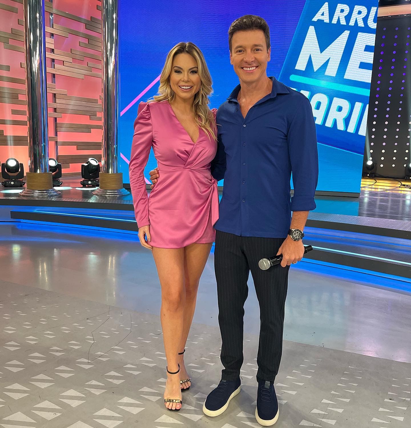 Conheça a influencer de Maringá que é assistente de palco de Rodrigo Faro