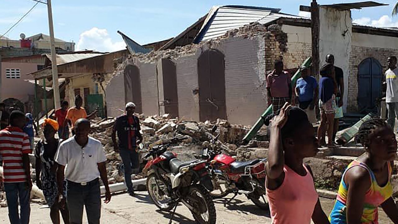 Tempestade tropical chega ao Haiti após terremoto matar cerca de 1,3 mil pessoas