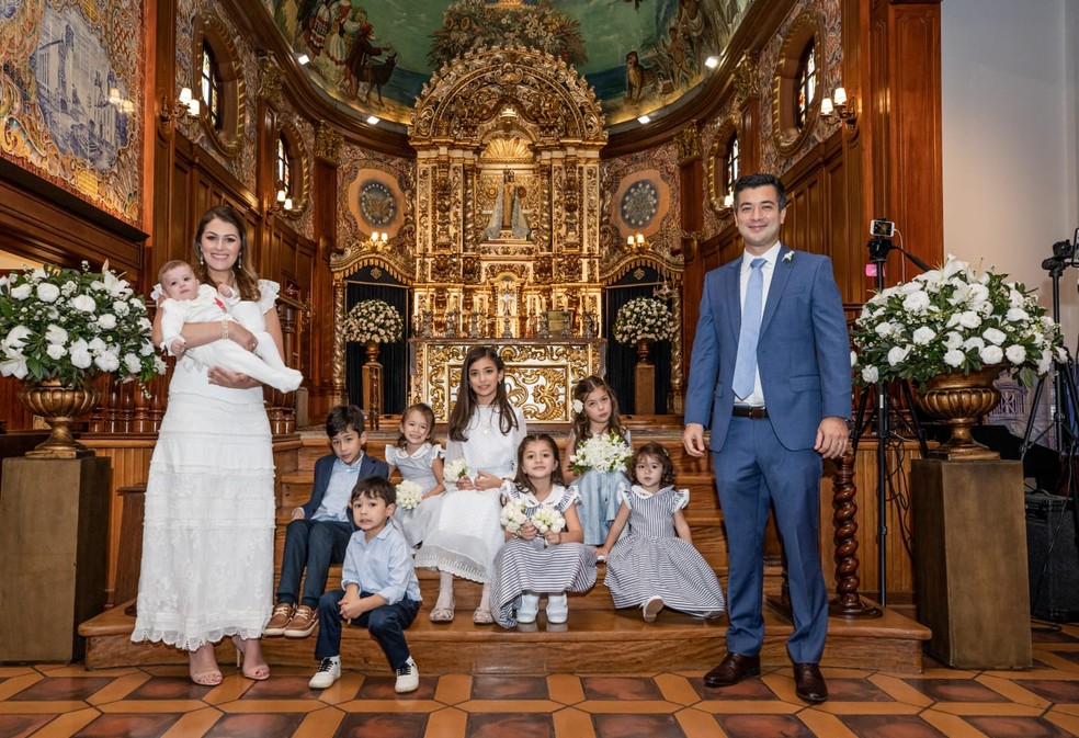 Mãe de oito filhos está à espera de gêmeos