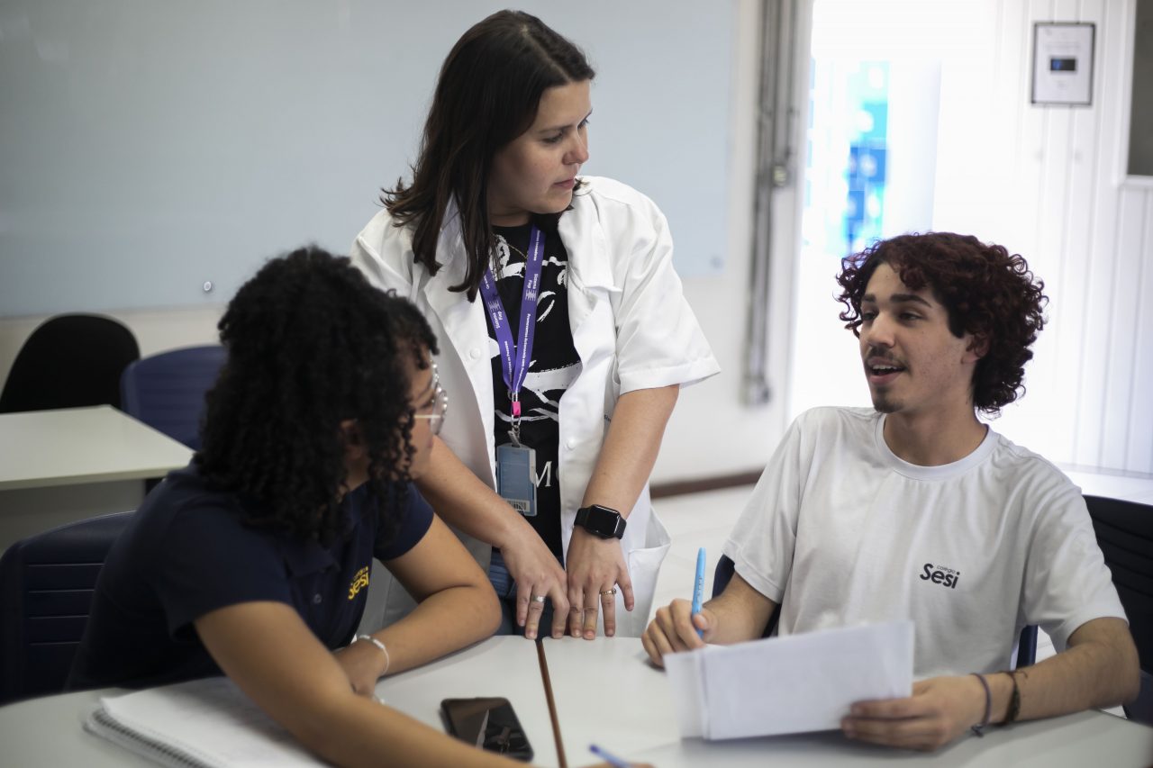 Colégios Sesi da Indústria preparam alunos para ENEM e vestibulares