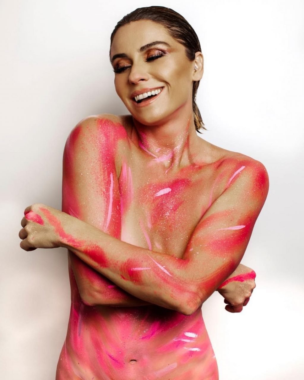 Giovanna Antonelli posa nua e pintada de rosa para lançar campanha - GMC  Online