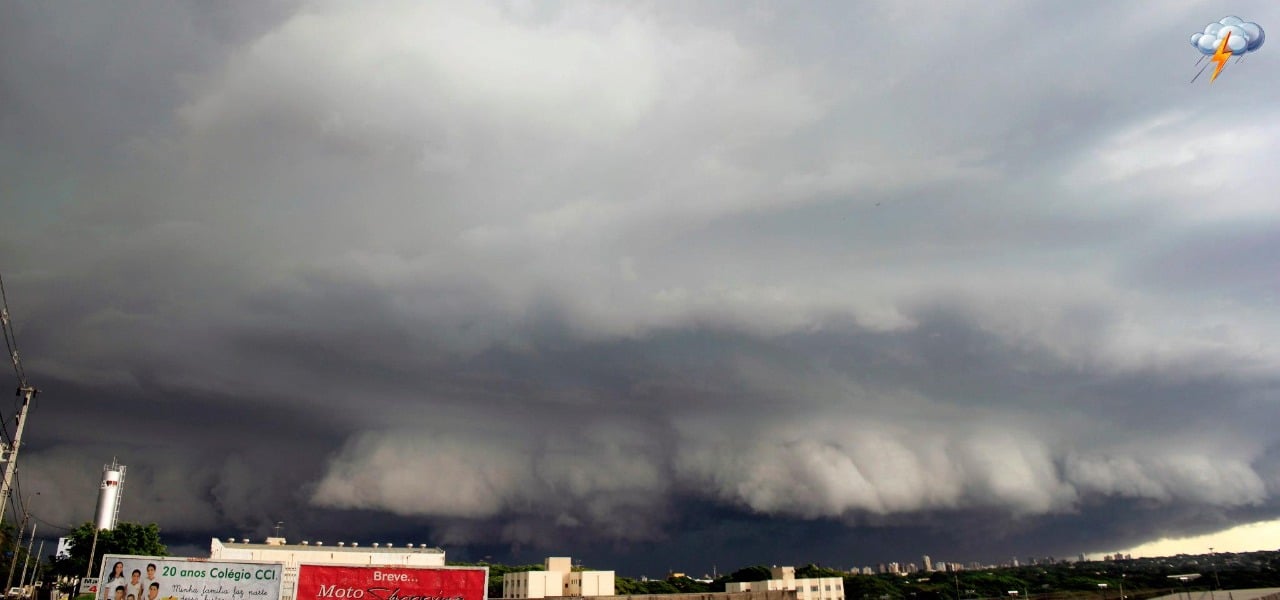 Caçador de tempestades registra 'super célula' na região de Maringá