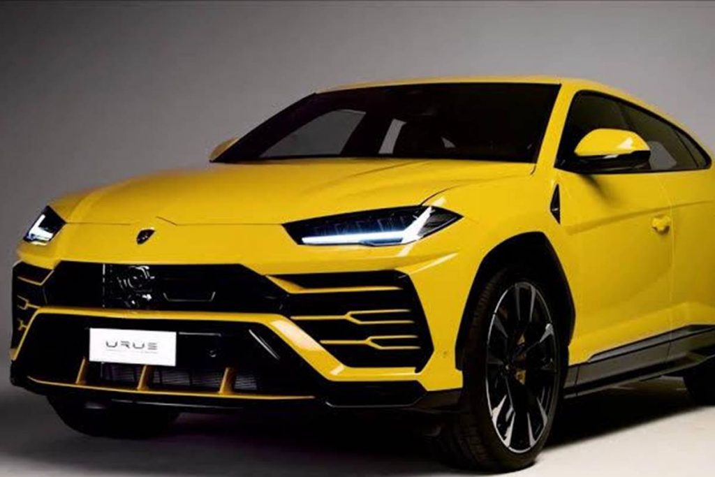 Lamborghini Urus amarela