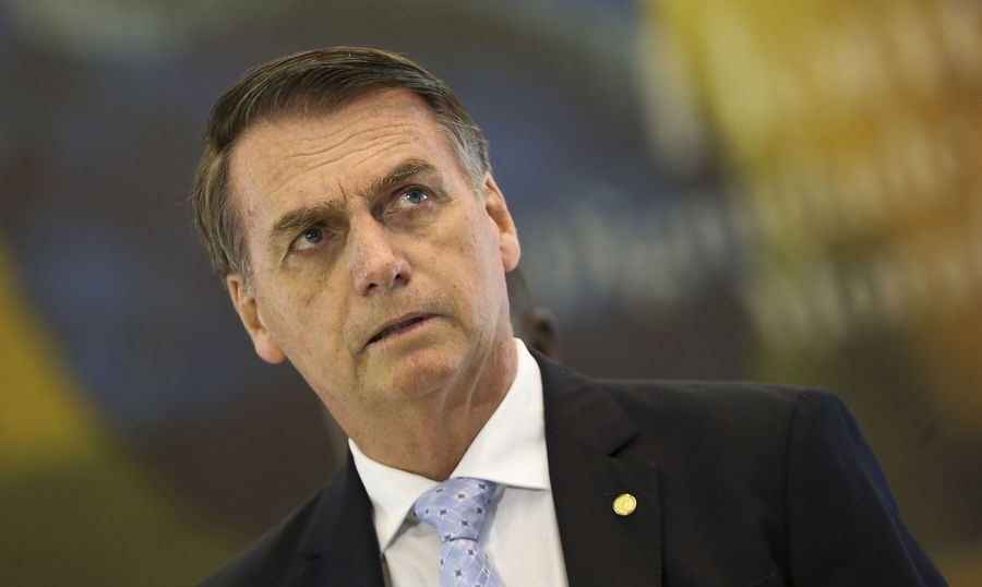 Bolsonaro apresenta sintomas de coronavírus e faz novo exame