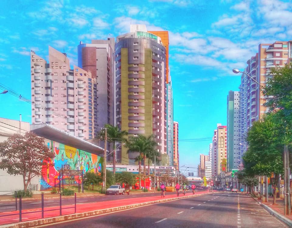 Domingo de céu claro e calor de 33ºC em Maringá