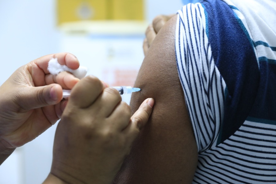Covid-19: Maringá começa a vacinar pessoas com comorbidades e grávidas neste sábado