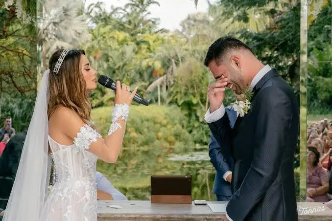 Jogador do Flamengo, Thiago Maia, e a cantora gospel Isadora Pompeo durante a oficialização da união do casal que aconteceu no final de fevereiro.