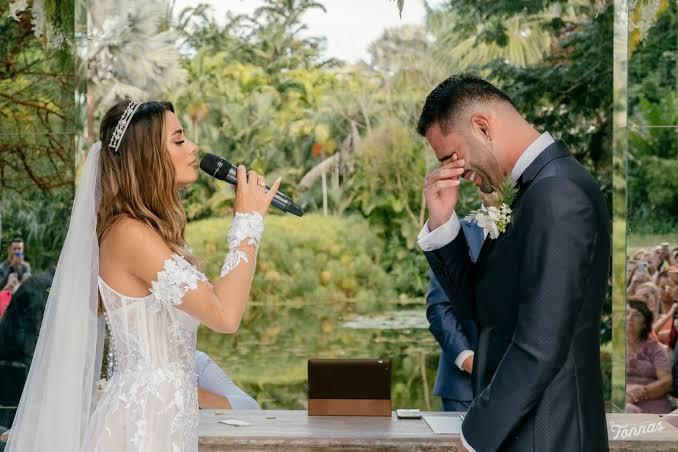 Jogador do Flamengo, Thiago Maia, e a cantora gospel Isadora Pompeo durante a oficialização da união do casal que aconteceu no final de fevereiro.