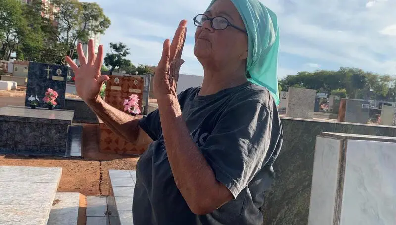 Dona Helena explica que vê espíritos