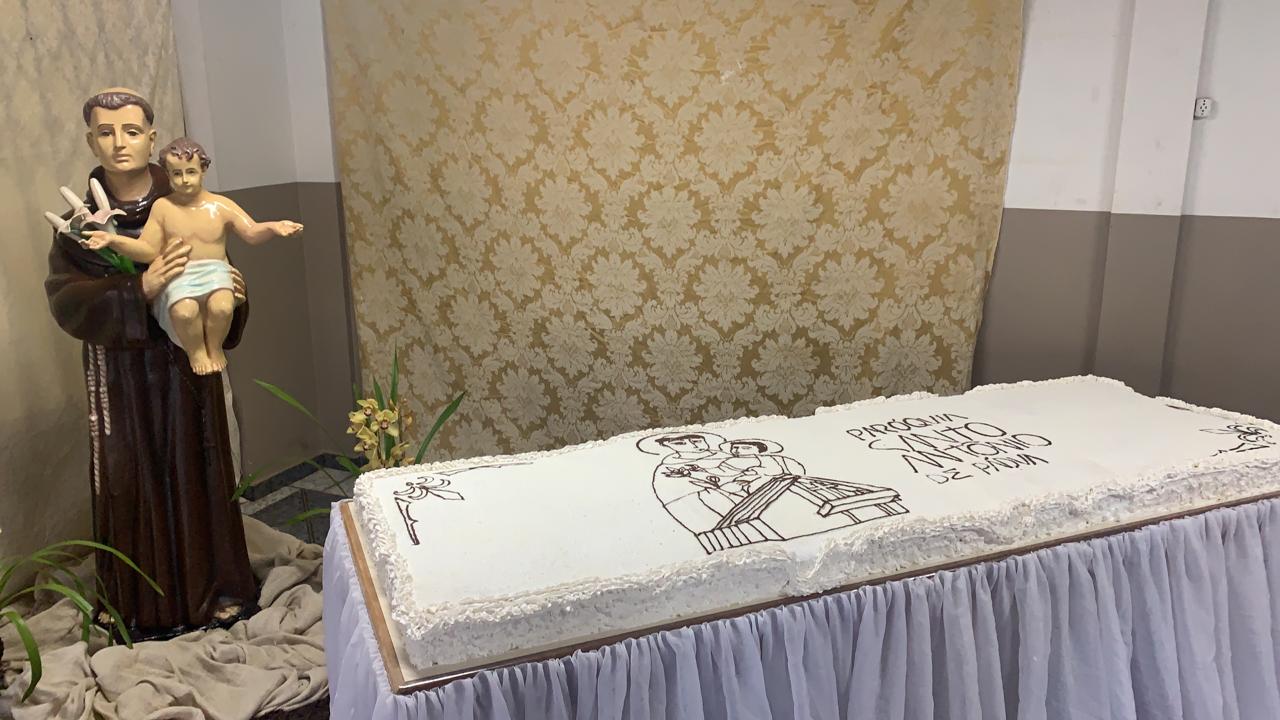 Fé e esperança por dias melhores na entrega do Bolo de Santo Antônio em Maringá