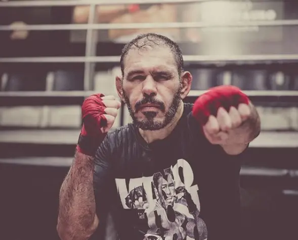 Minotouro se aposenta aos 44 anos com derrota para Shogun na Ilha da Luta