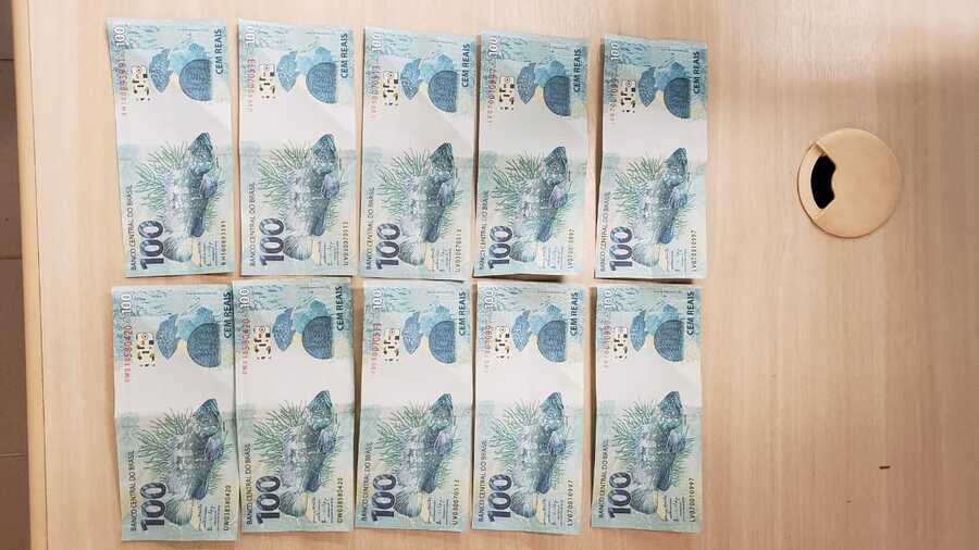 Polícia Federal de Maringá prende homem com R$ 1 mil em notas falsas