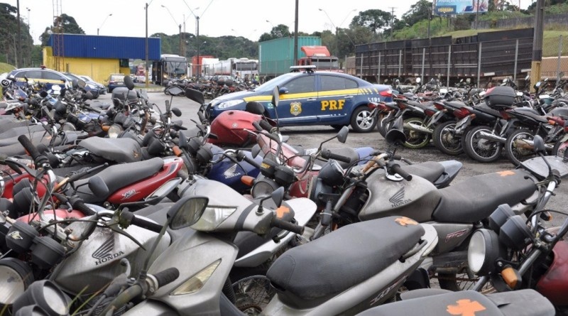 Polícia Rodoviária Federal realiza leilão online de 493 veículos no Paraná.