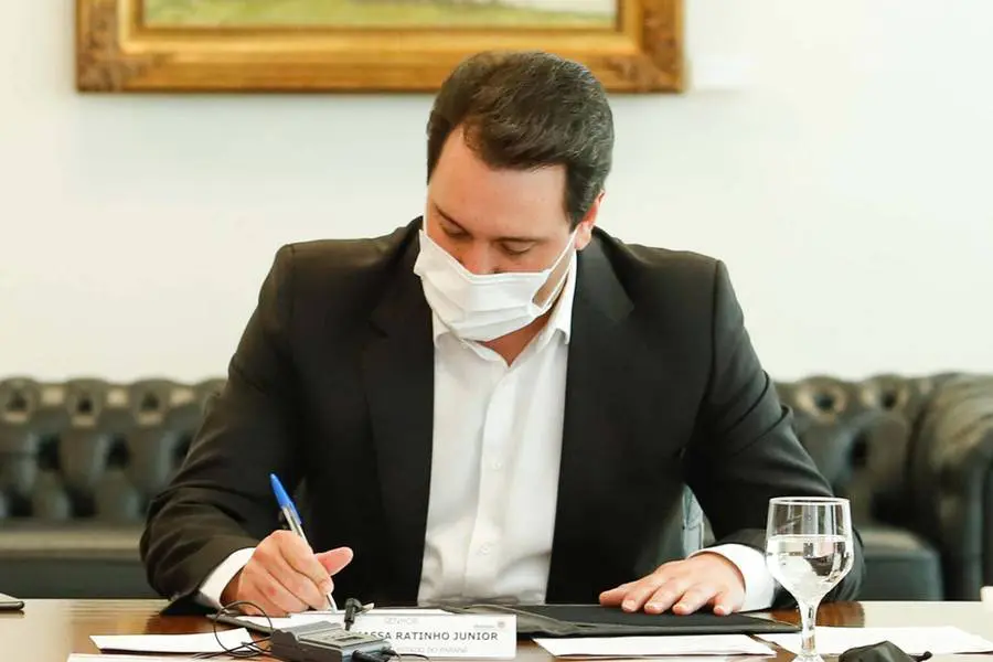 Governo do Paraná antecipa toque de recolher e restringe funcionamento do comércio