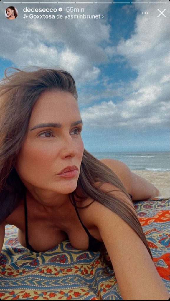 Deborah Secco de biquíni