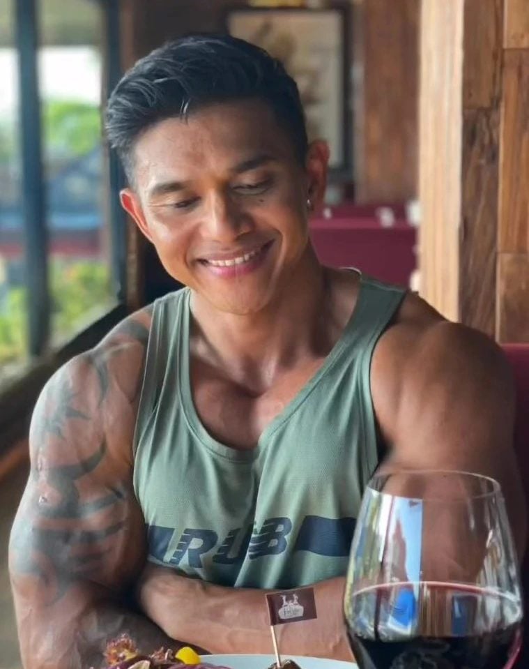 Justyn Vicky, que morreu após quebrar o pescoço, era fisiculturista, consultor nutricional e personal trainer, com mais de 30 mil seguidores no Instagram. Foto: Reprodução/Redes Sociais