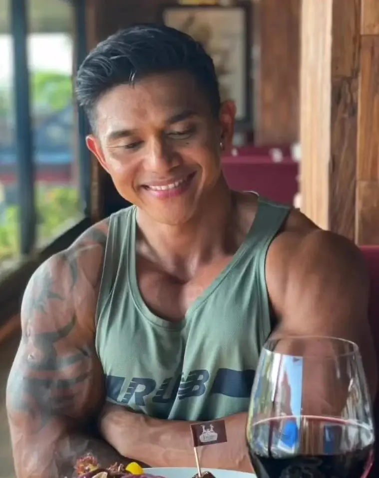 Justyn Vicky, que morreu após quebrar o pescoço, era fisiculturista, consultor nutricional e personal trainer, com mais de 30 mil seguidores no Instagram. Foto: Reprodução/Redes Sociais