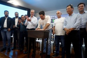 Governo do Paraná formaliza venda da Copel na Bolsa de Valores por R$ 5,2  bilhões » Rádio Colmeia