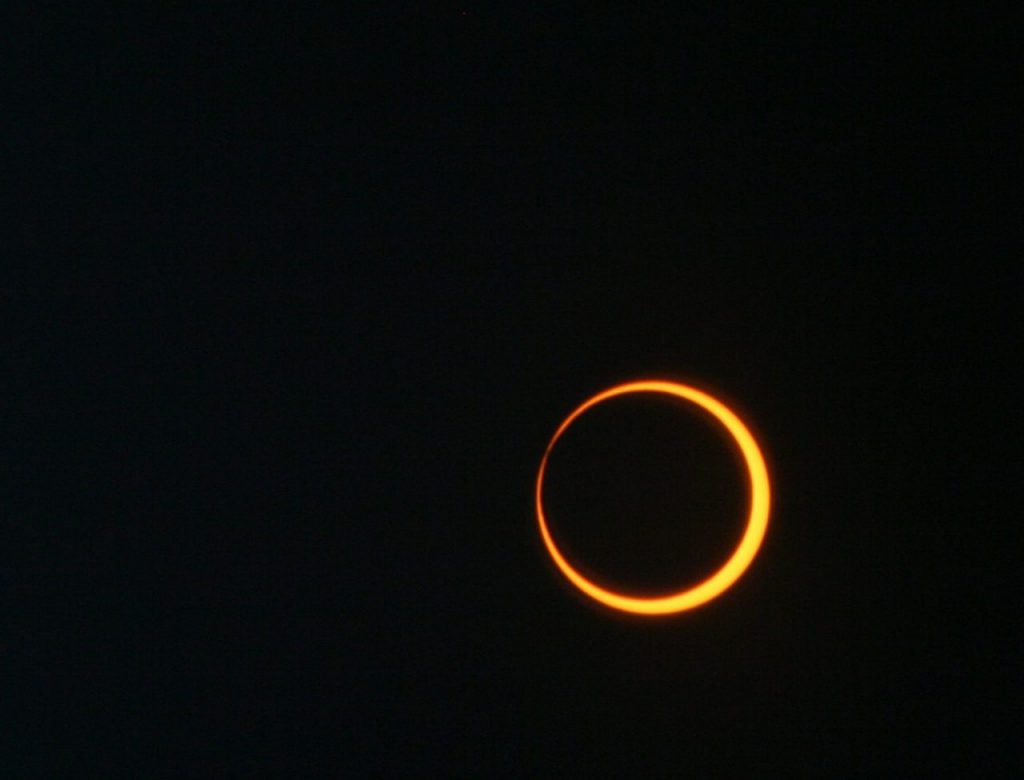 Principal Evento Astronômico De 2023: Como Ver O Eclipse Anular Do Sol?