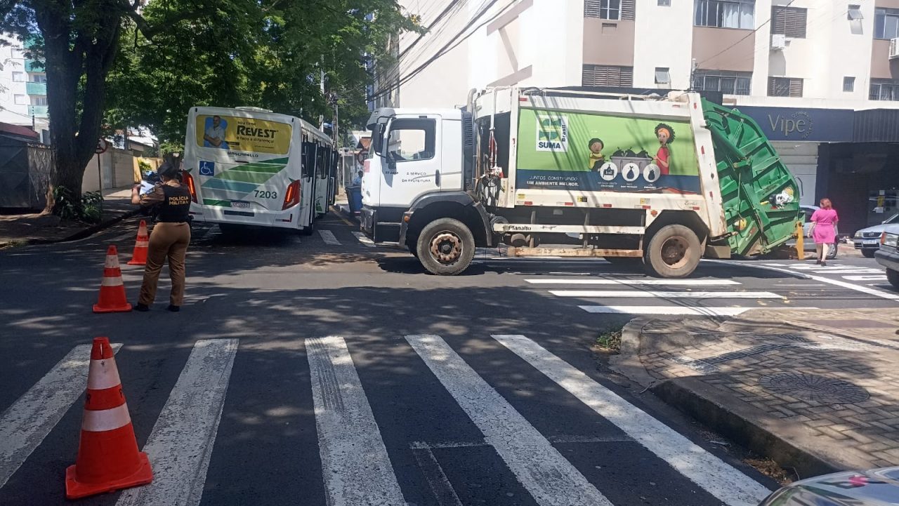 Colisão Entre Caminhão Da Prefeitura E ônibus Coletivo Deixa Feridos Em Maringá 