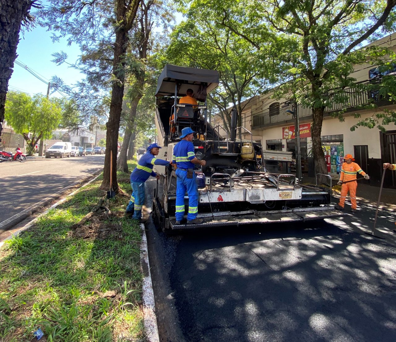 Prefeitura Realiza Recape Asfáltico Nas Avenidas Paranavaí Sophia E Alexandre Rasgulaeff Gmc 3829