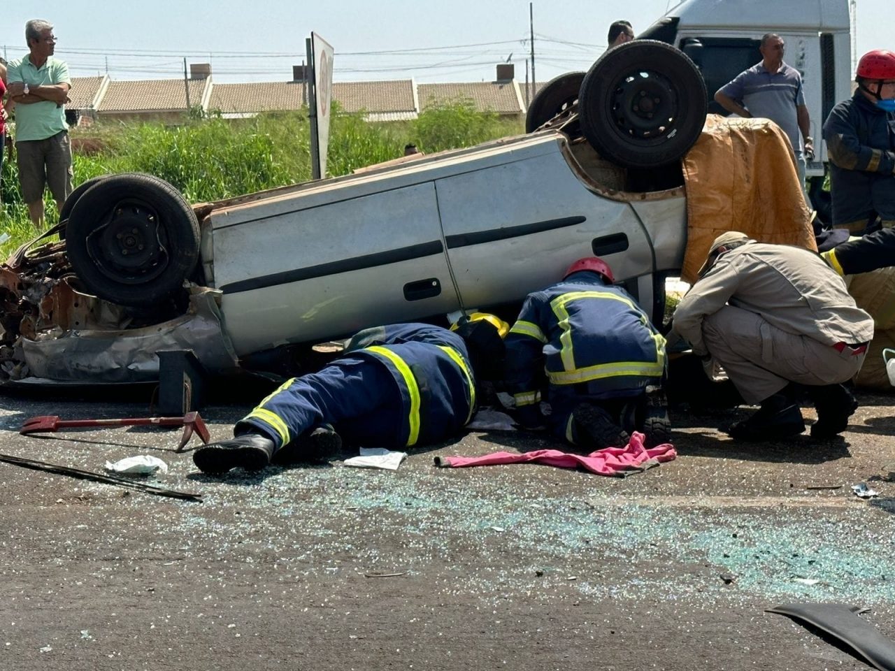 Motorista Perde Controle Da Direção Invade Pista Contrária E Colide Em Carro E Caminhões Em Sarandi 