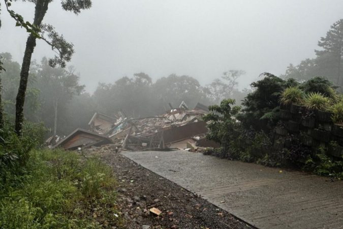 1_predio_desabado_gramado-32545531