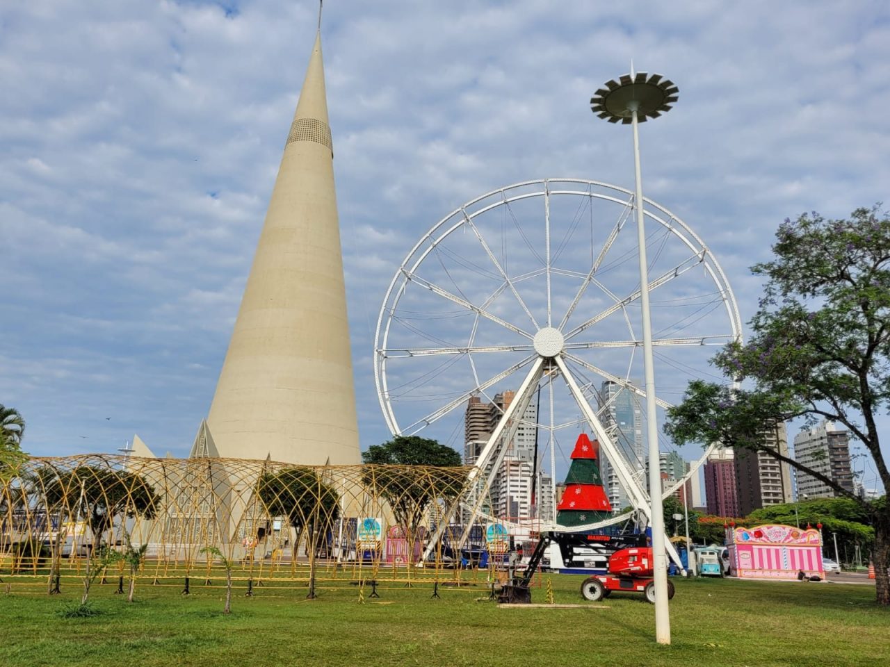 Roda-gigante e big tower começam a funcionar neste sábado em Maringá