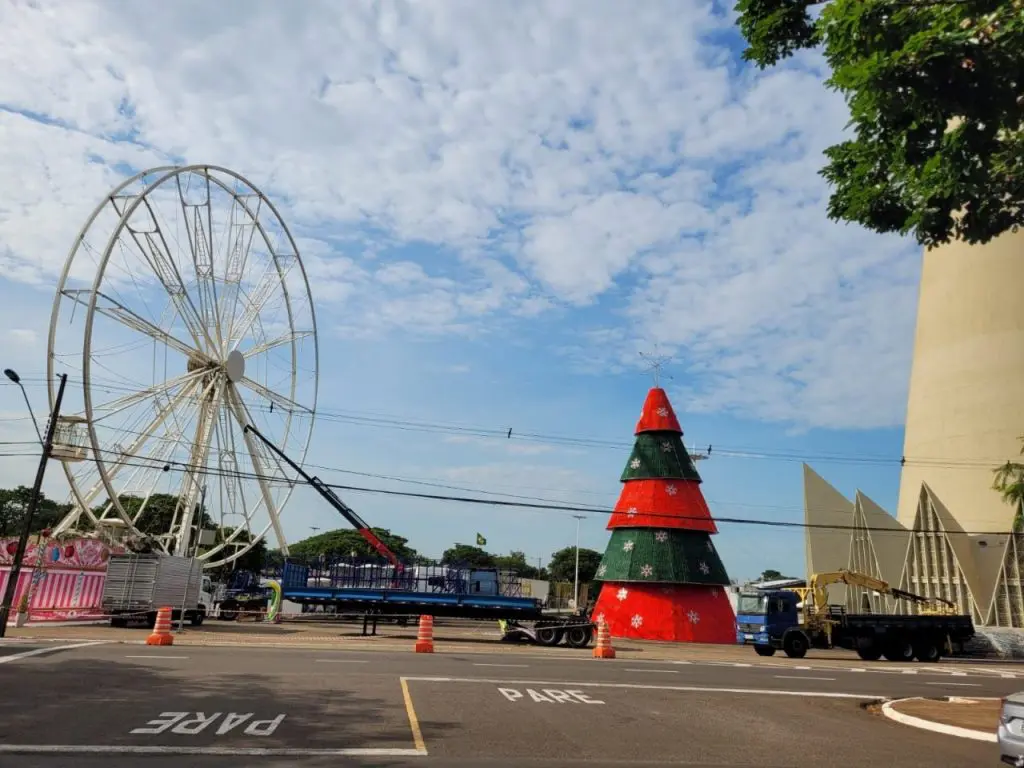 Roda gigante, Big Tower começam funcionar na Maringá Encantada