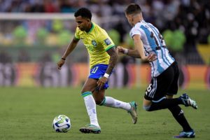 Messi se despede do Maracanã sem brilho, mas com vitória e festa