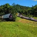 acidente-onibus-tomba-tijucas-do-sul-prf-960×592.jpg