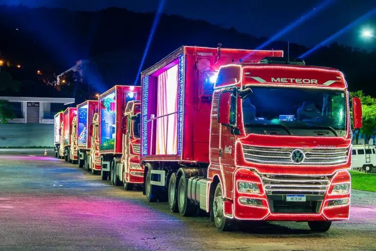 Caravana de Natal da Coca Cola passa por Maring nesta ter a veja